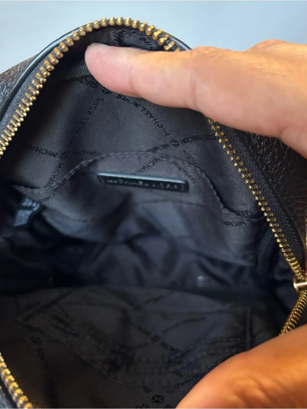 Michael Kors Black Pebbled Leather Jet Set Travel Medium Logo Crossbody Bag